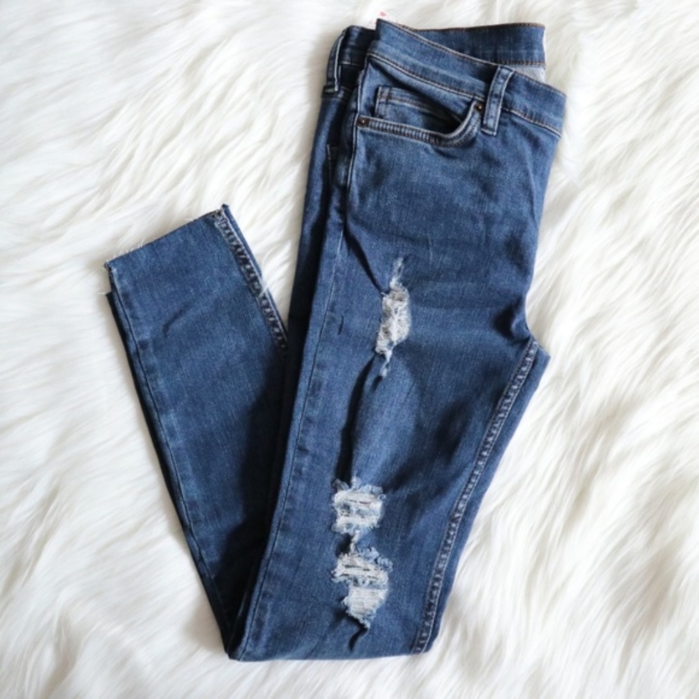 Free People Destroyed Reagan Jean Size 25 ✨ - Picture 3 of 5